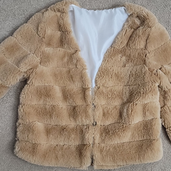 "GIFTED" w/purchase Faux Fur Jacket Beige XS - Picture 9 of 9